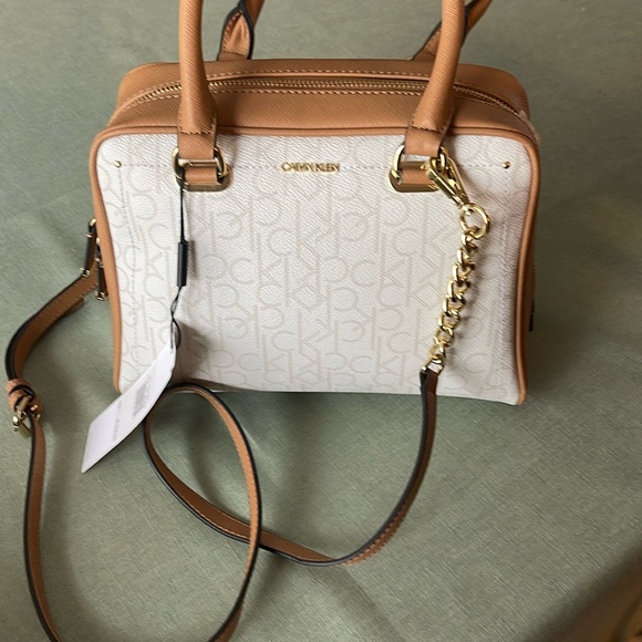 Calvin Klein Handbags - Calvin Klein Purse